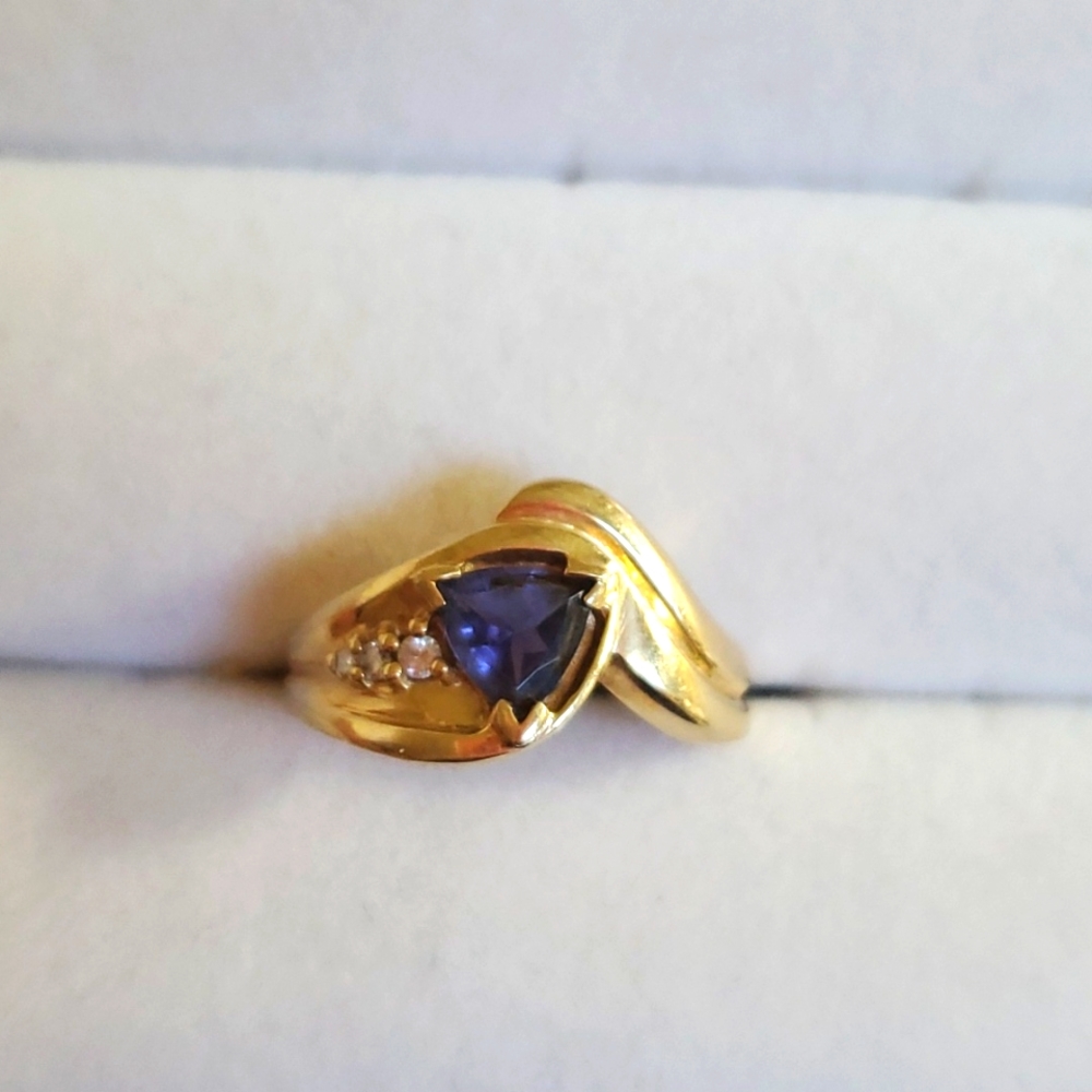 14k gold Tansinite trillion cut ring size 7